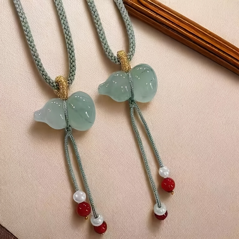 Gourd Pendant with Antique Style Weaving, Floating Flower